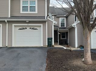 48 Harvest Rd APT 17, Lancaster, PA 17602
