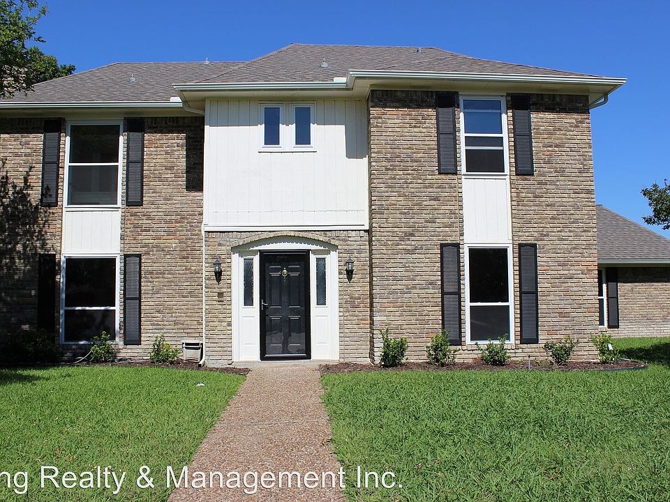 1st image of 2313 Surrey Ln