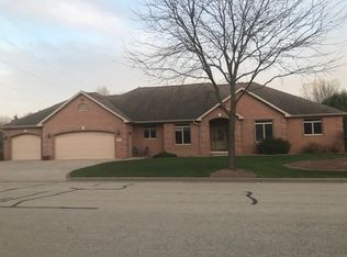 609 Glenview Ave, Combined Locks, WI 54113