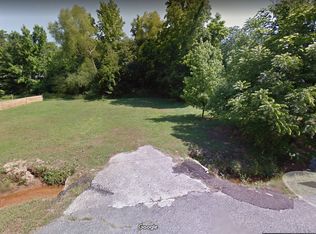 Jenkins St, Paris, TN 38242