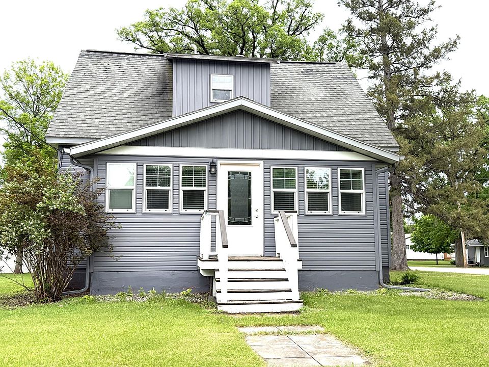 1st image of 420 2nd Ave S