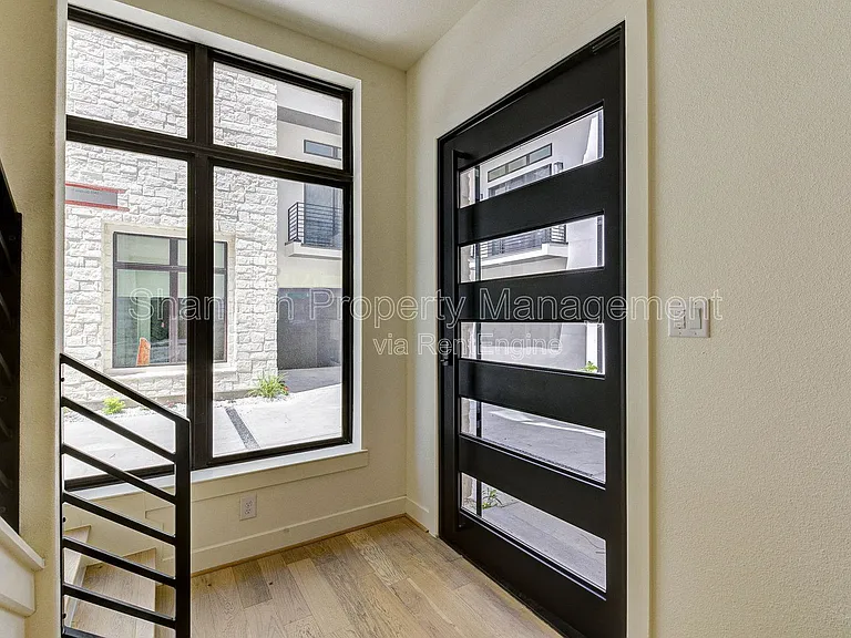 1803 Dunlavy St — Photo 6