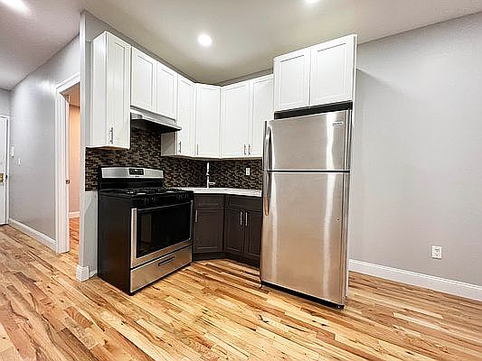 3rd image of 515 W 156th St