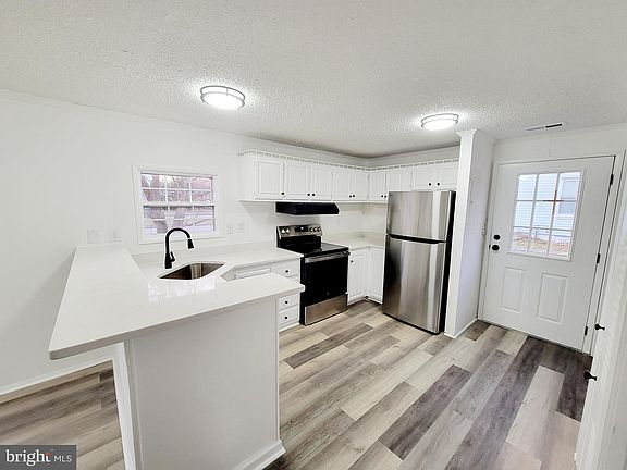 4th image of 510 W Wilson Blvd