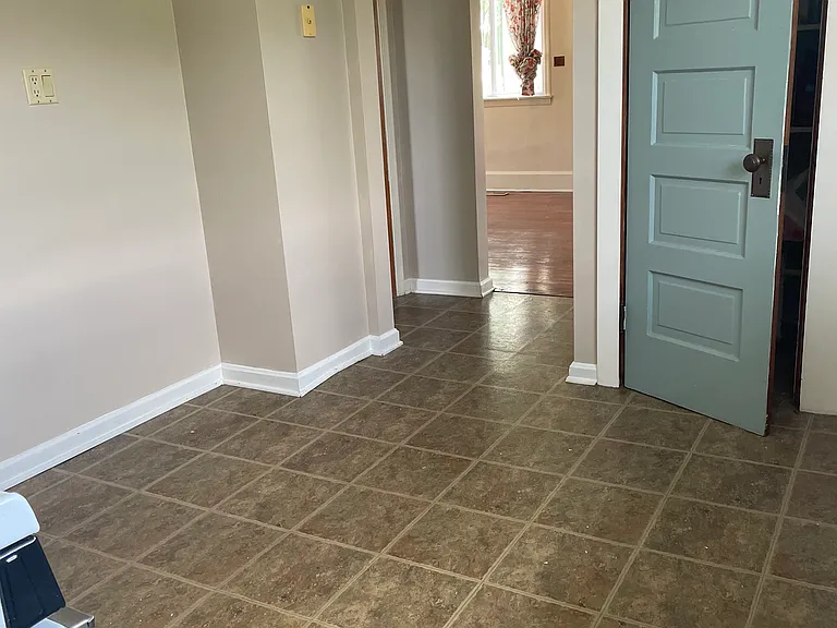 714 Charles Ave #1/2 — Photo 5