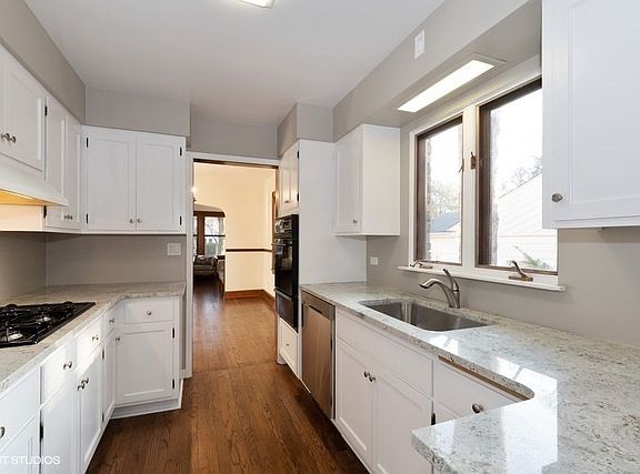 5th image of 1054 Centerfield Ct