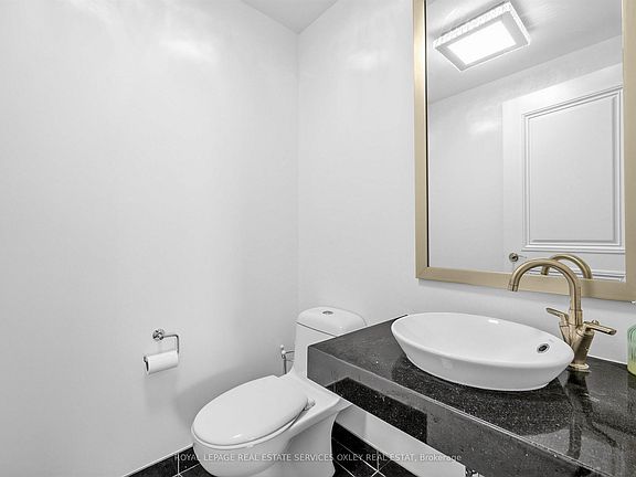 4th image of 2181 Yonge St #3701