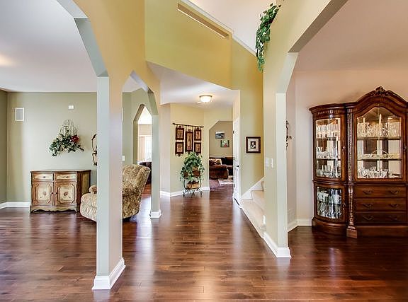 5th image of 444 Kingsport Dr