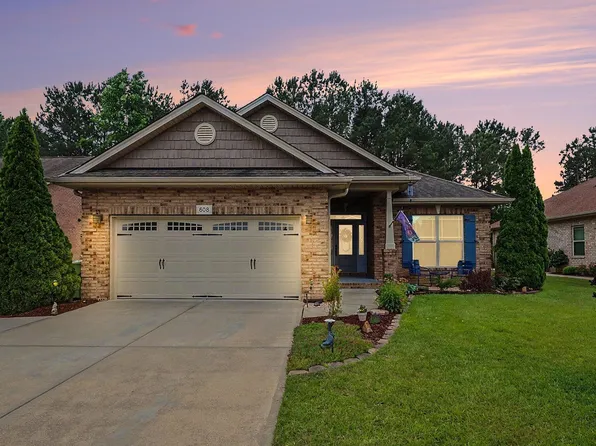 608 Sippihaw Oaks Dr, Fuquay Varina, NC 27526