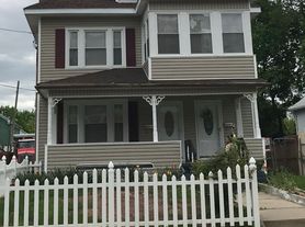 275-277 Holcomb St, Hartford, CT