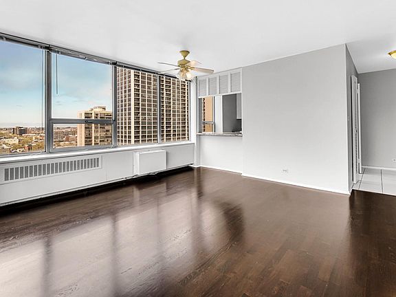 4th image of 70 W Burton Pl APT 1707F