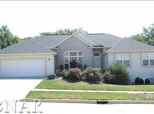 2208 Ridge Creek Dr, Bloomington, IL 61705