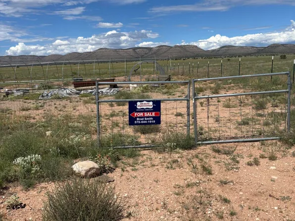 3210 W Limestone Dr, Paulden, AZ 86334