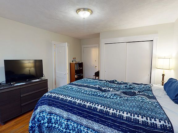 5th image of 402B Highland Ave #32