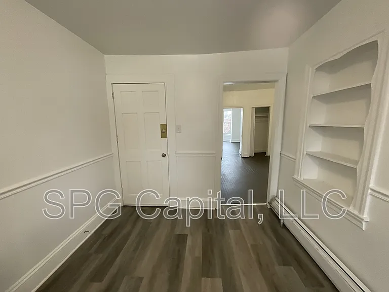 932 W Princess St — Photo 4