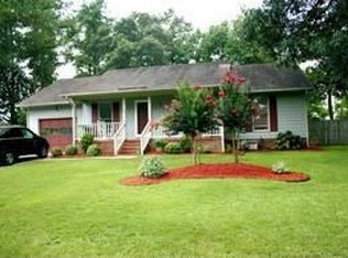 924 Santiato Dr, Fayetteville, NC 28314