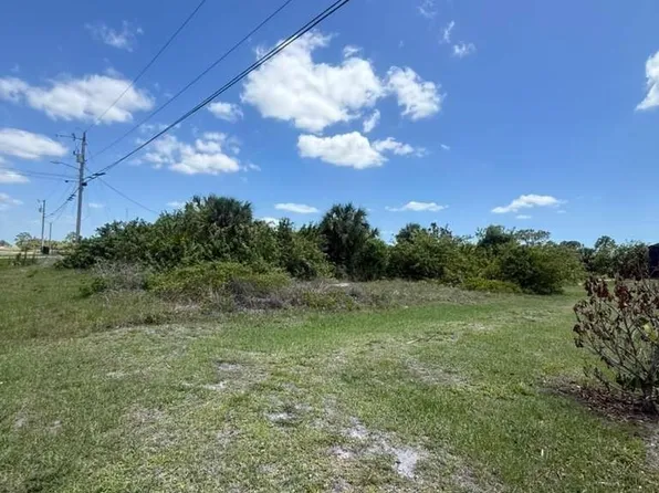 854 Jaguar Blvd, Lehigh Acres, FL 33974