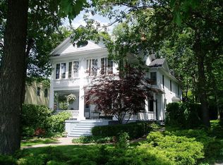 1535 Lakeview Ave, Keego Harbor, MI 48320