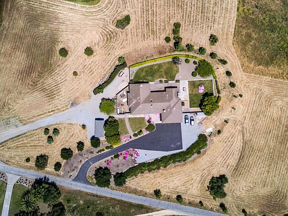 5th image of 105 McCary Dr