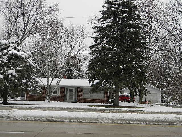 2nd image of 270 E Washington St