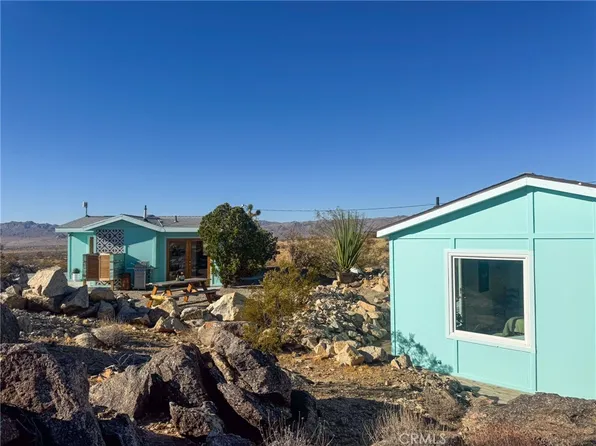 2432 Hilltop Rd, Joshua Tree, CA 92252