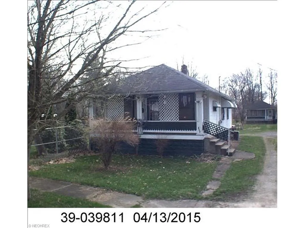 196 Albert St NE photo 1