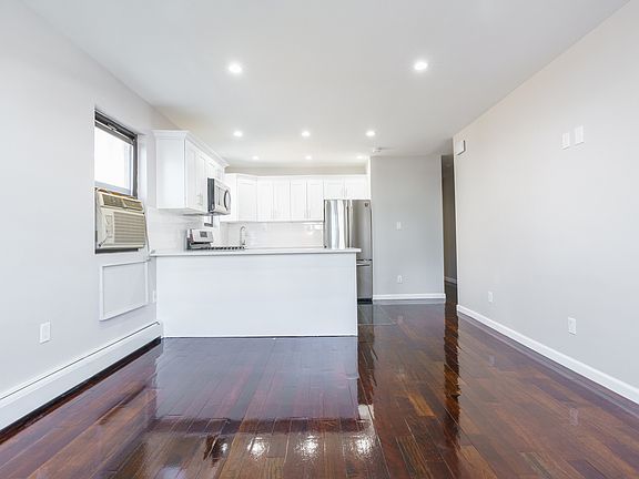 2nd image of 1209 E 93rd St Room 1