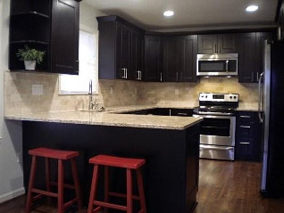 Kitchen with breakfast bar, view from side door