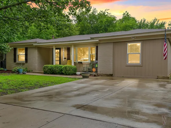 504 Parkside Dr, White Settlement, TX 76108