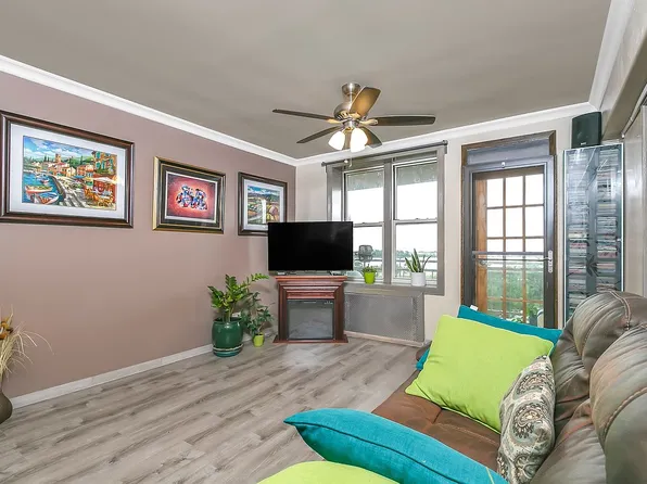 14-30 Seagirt Blvd APT 4C, Queens, NY 11691