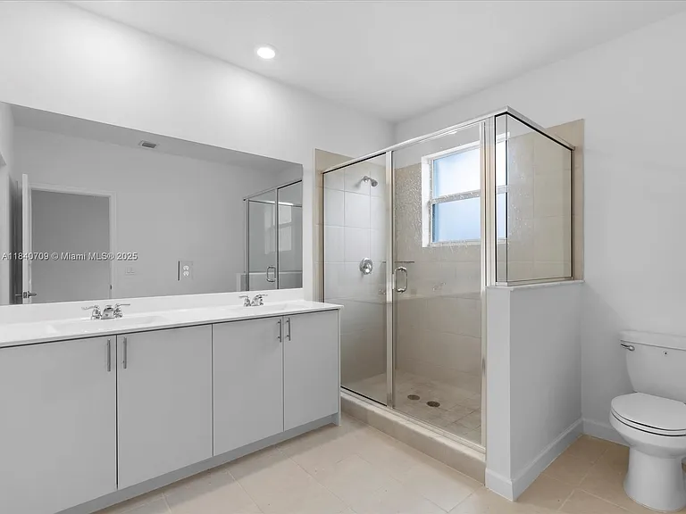 106 SW 184th Pl — Photo 13