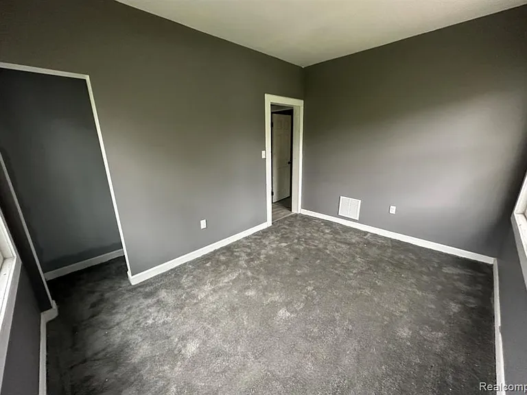 3220 Gladstone St — Photo 6