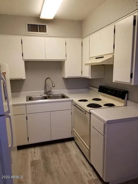 Building Photo - 280 E Ruggles St #5