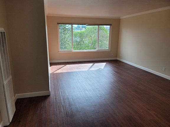 5th image of 33 Lodato Ave #8