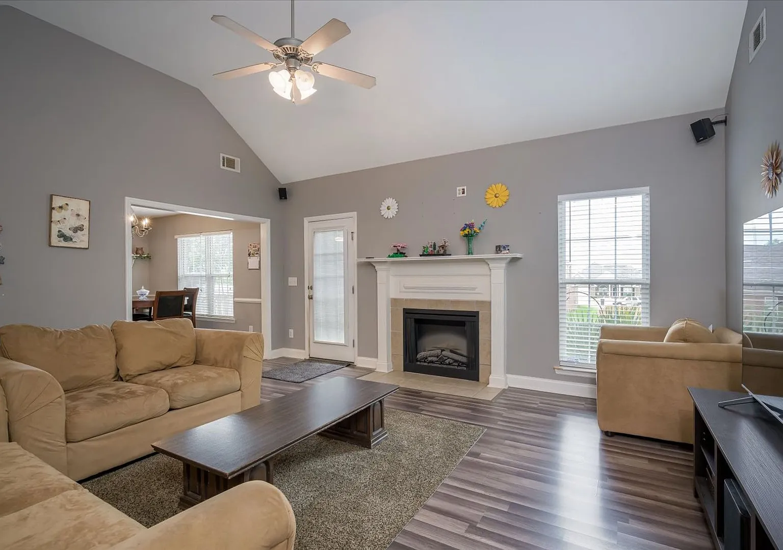 3 Bedroom/2 Bathroom Home with Deck, Garage, and Fenced Backyard less than 3 Miles from Ft. Gordon — Photo 4
