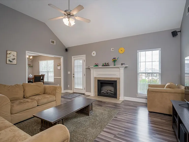 4516 Logans Way — Photo 6