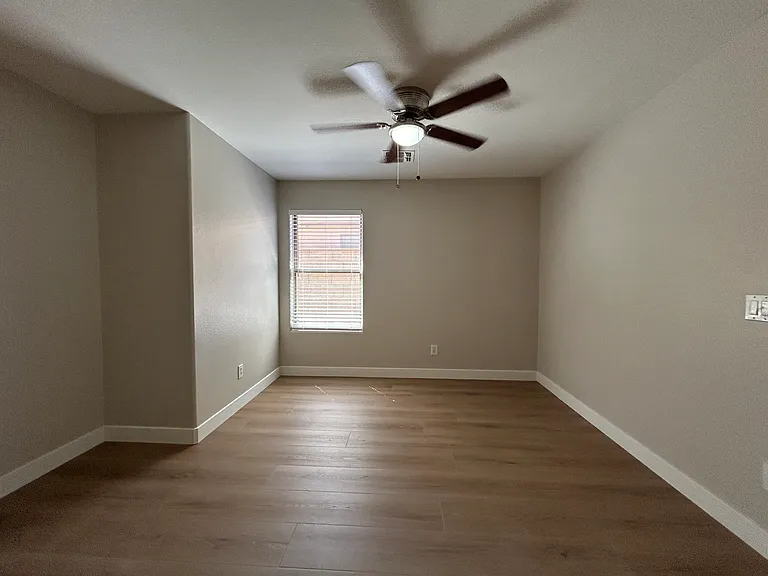 434 E Chicory Pl — Photo 10