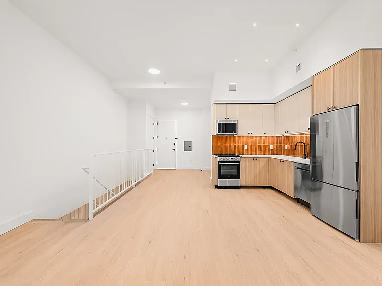 733 Lincoln Pl #1106 — Photo 2