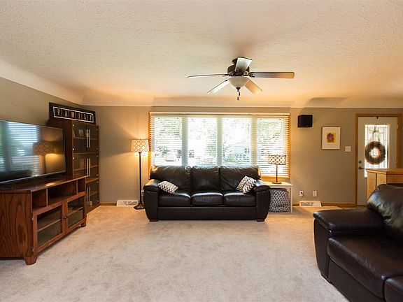 4th image of 311 Clark Dr