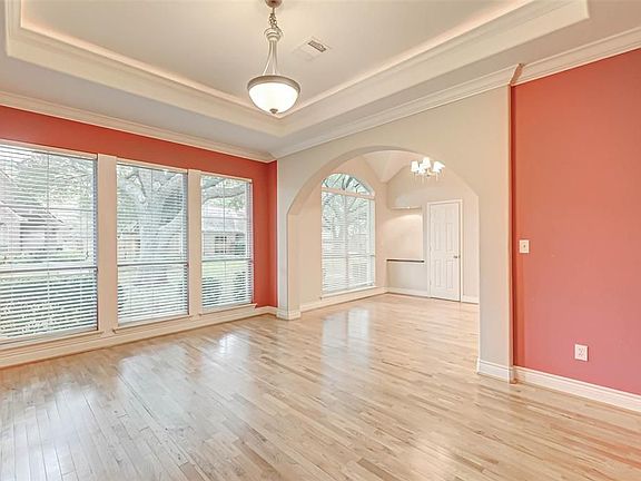 4th image of 4639 Lake Village Dr