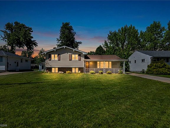 2nd image of 42988 Woodhill Dr