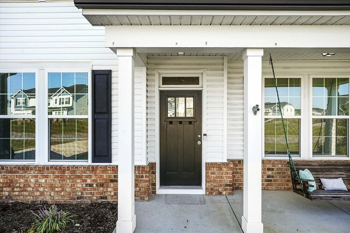 4 bed, 2865 sqft, $2,450 — Photo 4