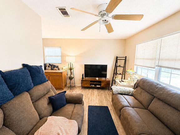 4th image of 4285 Diamond St