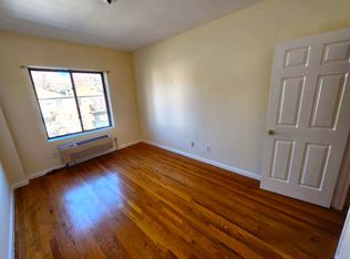 17524 89th Ave APT D, Jamaica, NY 11432