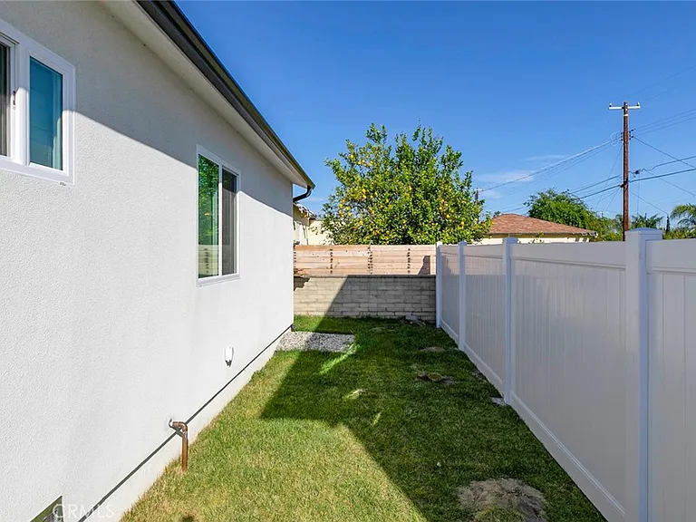 12340 Lull St — Photo 28