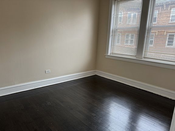 4th image of 4822 W Hutchinson St APT 9B