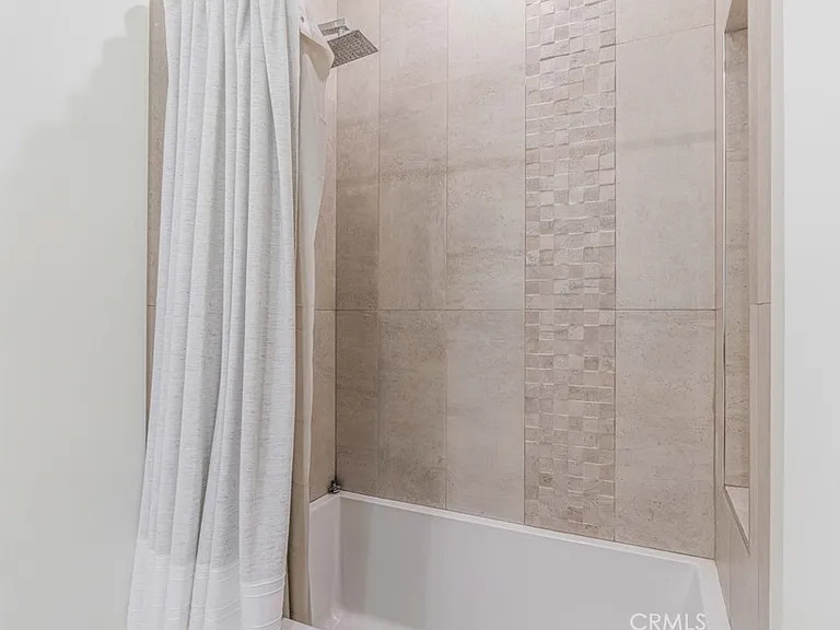 4435 Camellia — Photo 31