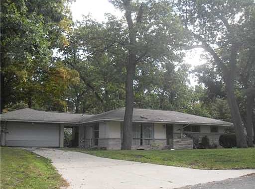 1st image of 53036 Oakmont Dr W