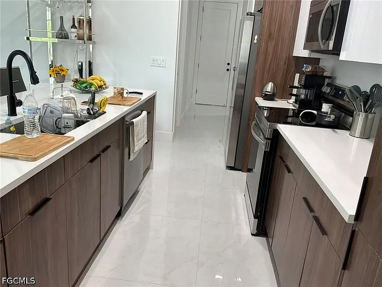 2506 SW Embers Ter — Photo 10