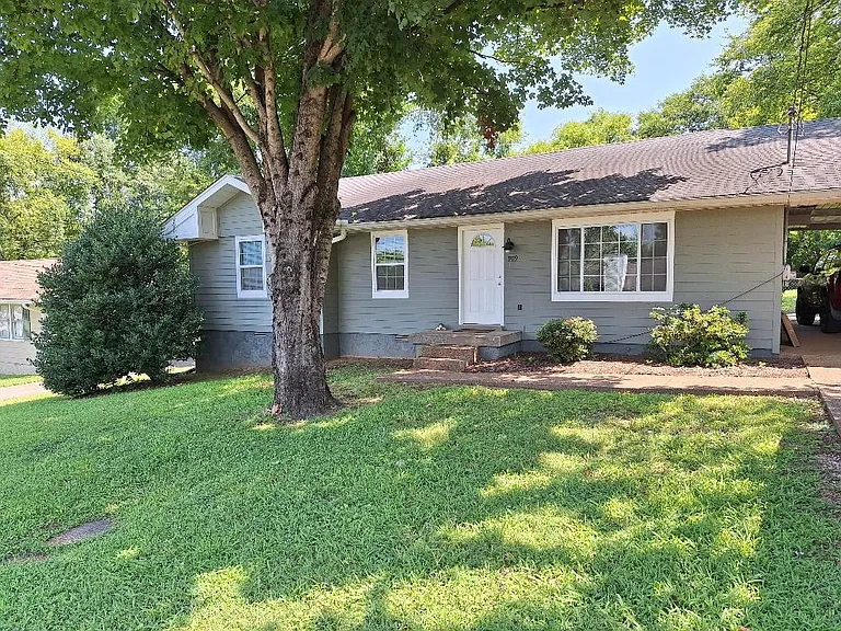 909 Oak Vale — Photo 1